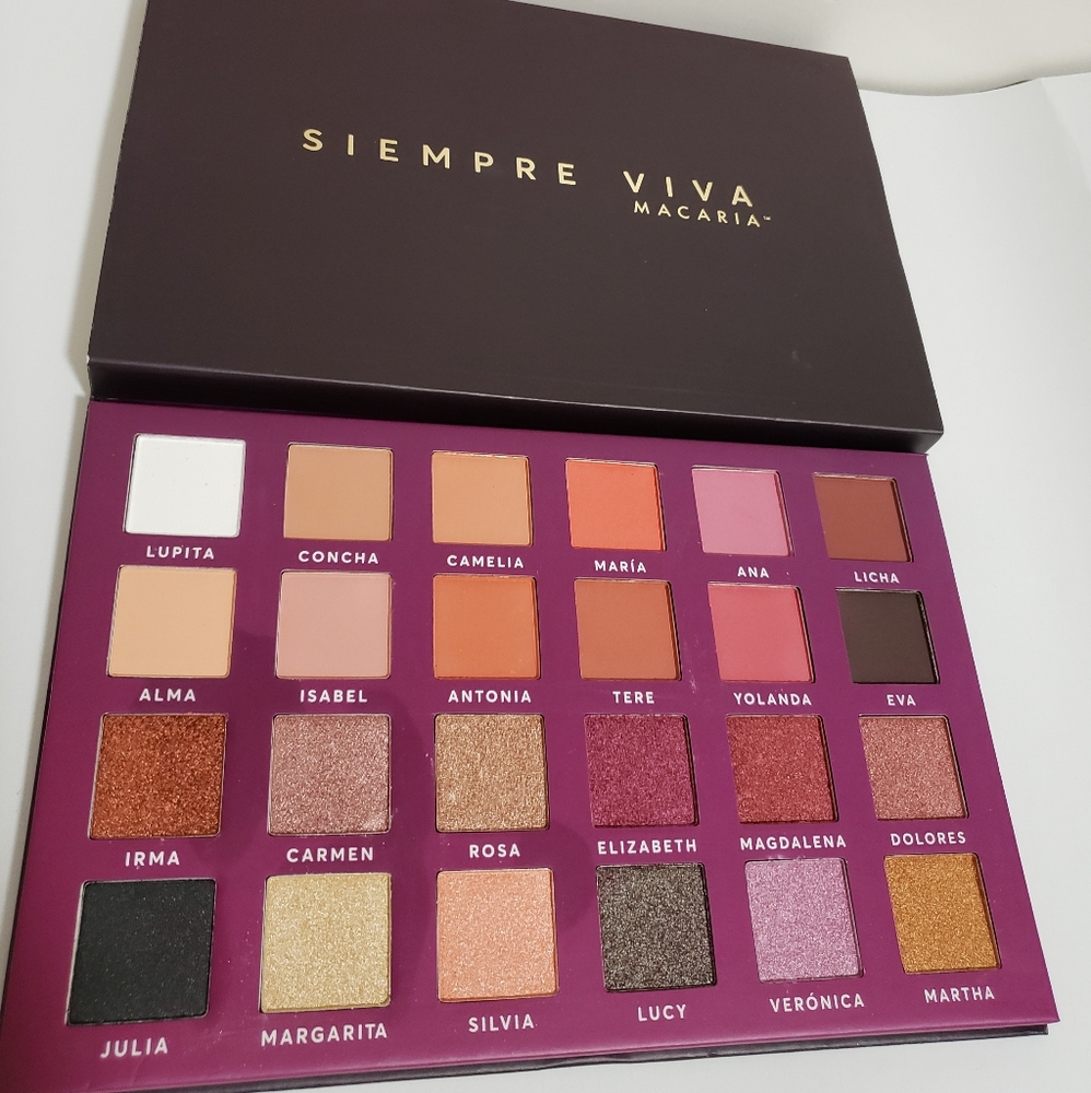 Eyeshadow palette macaria 24 colors